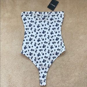 NWT Strapless floral bodysuit Forever21